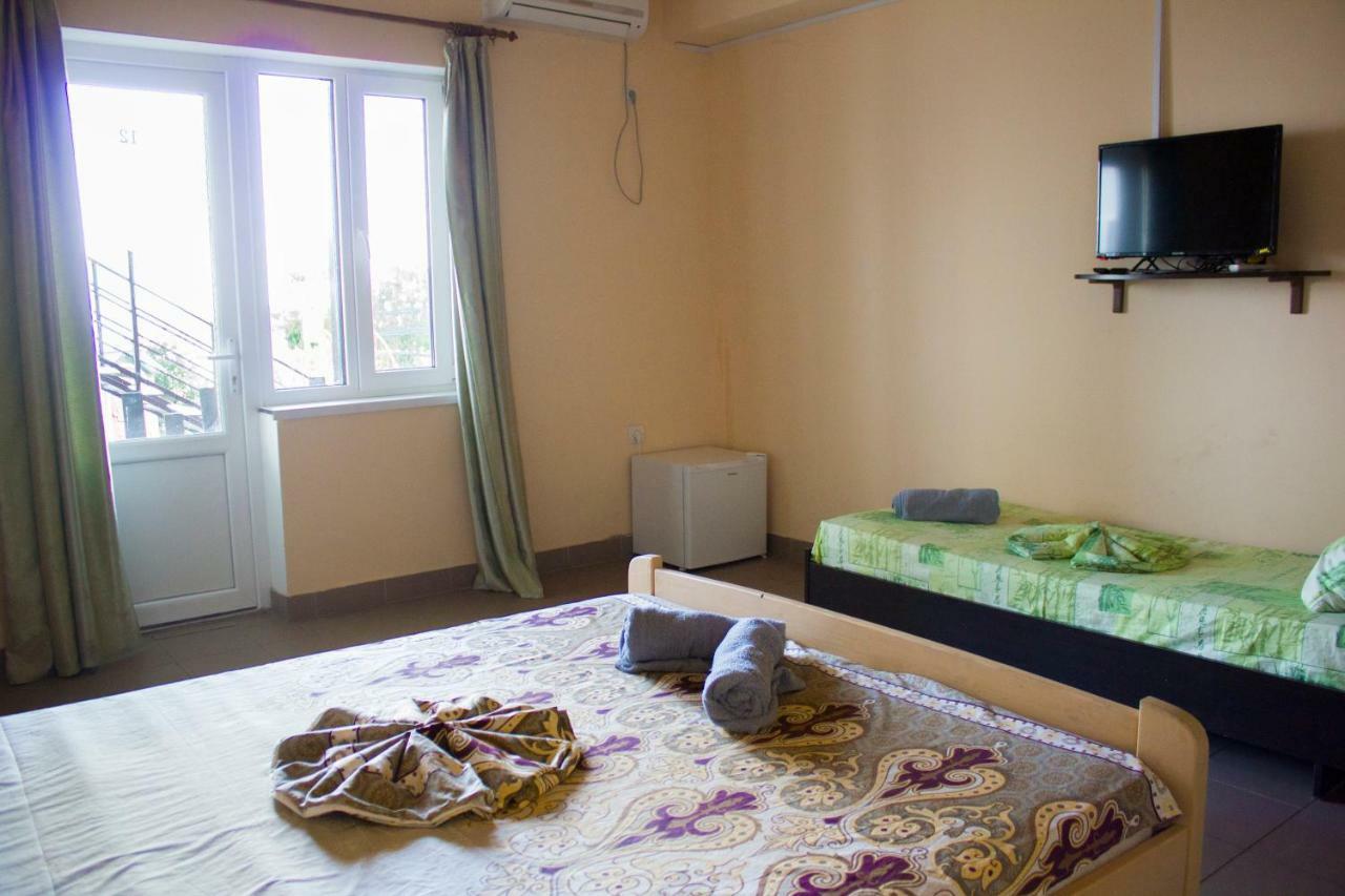 Sun Joy Hotel Sanzhiyka Bagian luar foto