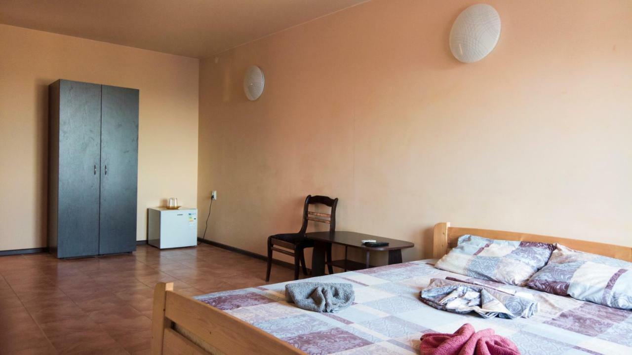 Sun Joy Hotel Sanzhiyka Bagian luar foto